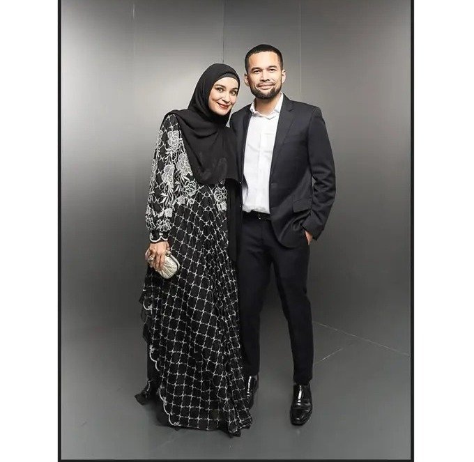 Inspirasi Long Dress Muslim Elegan ala Shireen Sungkar di Resepsi Pernikahan Luna Maya
