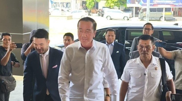Jokowi Bawa Ijazah Asli dari SD hingga UGM ke Polresta Solo, Tegaskan Komitmen Hormati Proses Hukum