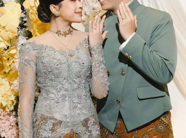 Brisia Jodie Resmi Dilamar Jonathan Alden, Tampil Serasi dengan Busana Adat Jawa
