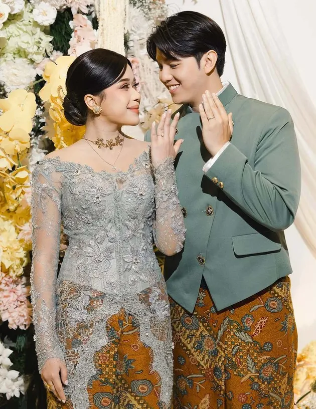 Brisia Jodie Resmi Dilamar Jonathan Alden, Tampil Serasi dengan Busana Adat Jawa