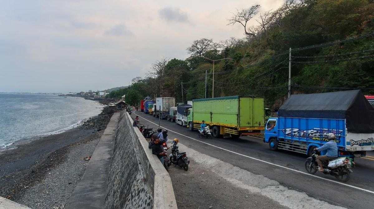 Kemacetan Parah 30 Km Imbas Pembatasan Kapal di Ketapang-Gilimanuk, Pelabuhan Jangkar Ikut Padat