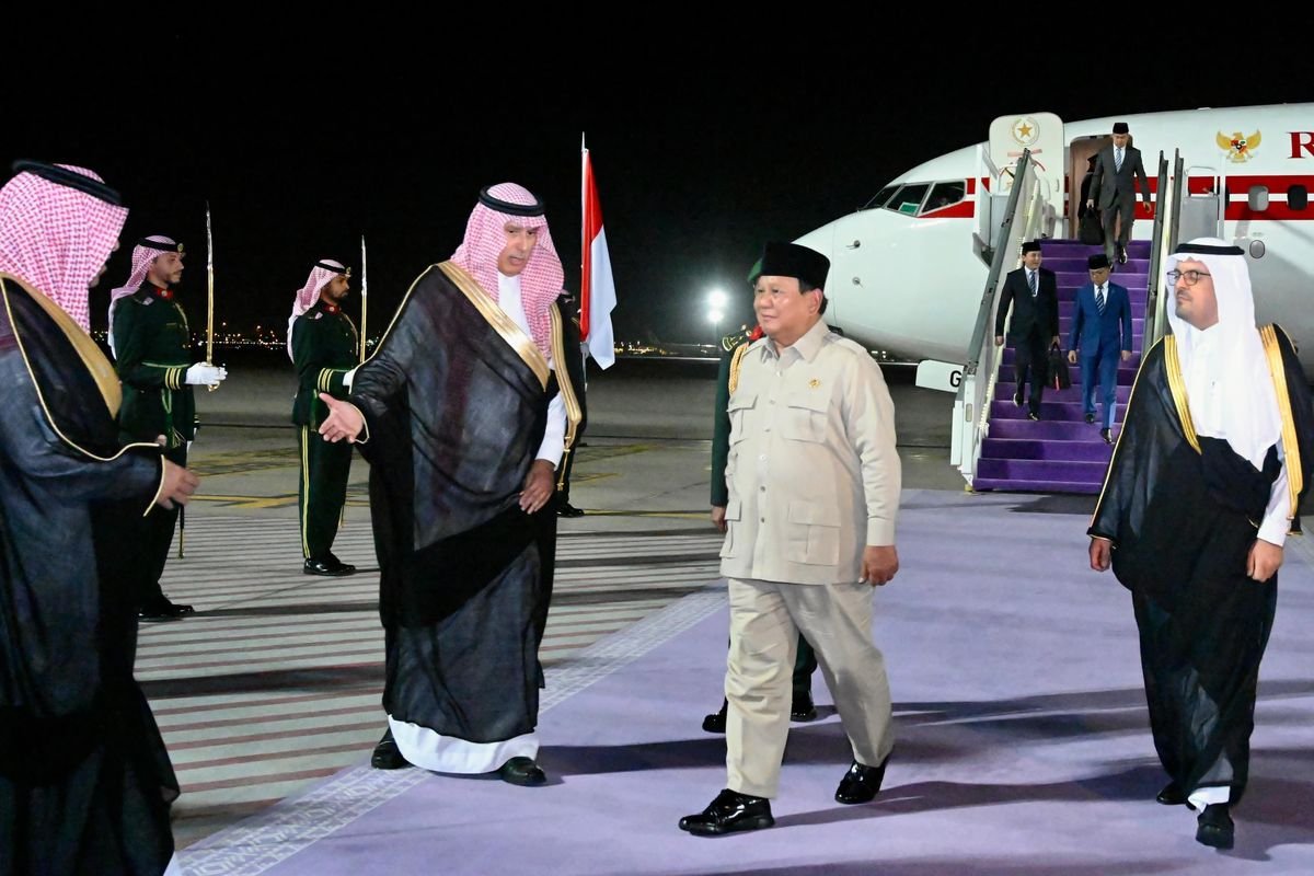 Presiden Prabowo Disambut Upacara Kehormatan di Jeddah, Bahas Kampung Haji dan Kerja Sama Strategis
