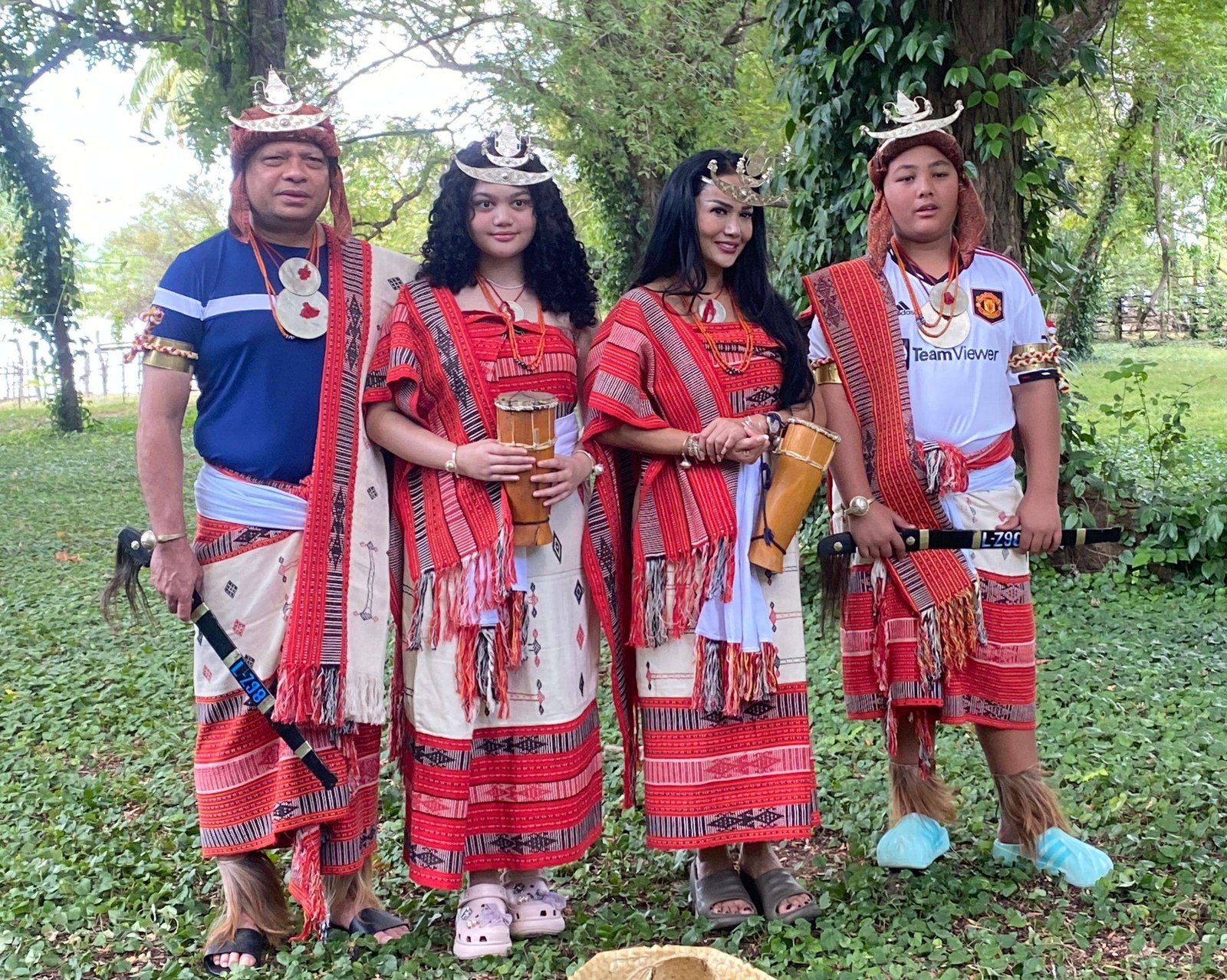 Krisdayanti Ajak Keluarga Liburan dan Promosikan Budaya Timor Leste di Pulau Jaco