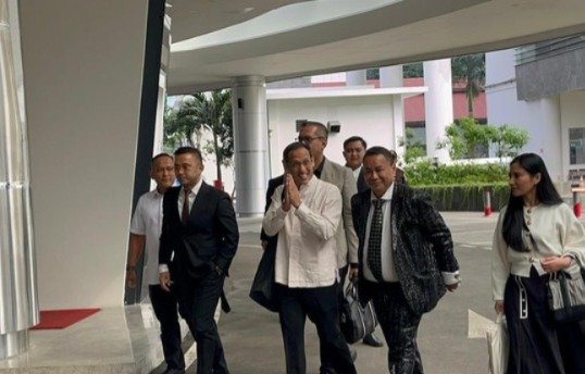 Nadiem Makarim Diperiksa Kejagung Terkait Dugaan Korupsi Pengadaan Laptop Rp 9,9 Triliun
