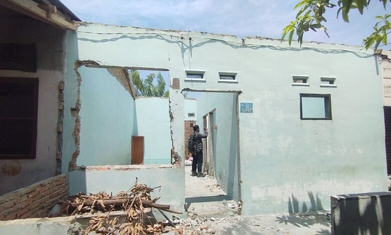 Rumah di Deli Serdang Dibongkar Penyewa Saat Pemilik Berduka, Pintu hingga Atap Raib