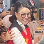 Nikita Mirzani Menangis di Sidang Eksepsi Kasus Pemerasan dan TPPU: "Saya Dikriminalisasi Mafia Skincare"