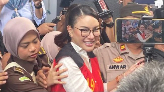 Nikita Mirzani Menangis di Sidang Eksepsi Kasus Pemerasan dan TPPU: "Saya Dikriminalisasi Mafia Skincare"