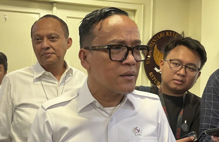 Viral Foto Wamenaker Noel Terbaring dengan Alat EKG Usai OTT KPK, Dugaan Pemerasan Sertifikasi K3 Jadi Sorotan