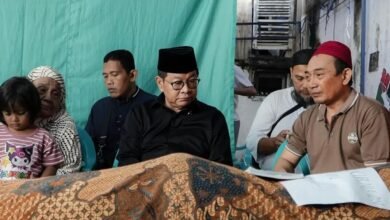 Gubernur DKI Pramono Anung Melayat ke Rumah Duka Driver Ojol Affan Kurniawan