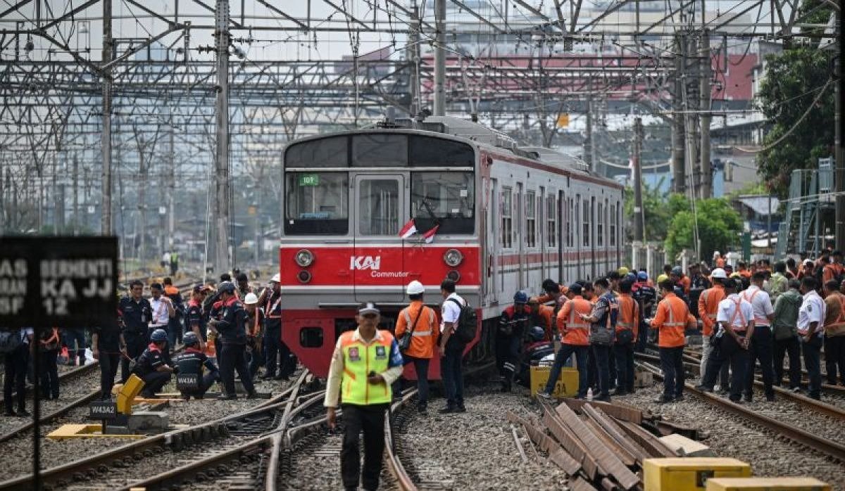 KRL Bogor–Jakarta Kota Kembali Normal Usai Anjlok di Stasiun Jakarta Kota, KAI Commuter Minta Maaf
