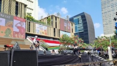Lalu Lintas Macet Jelang Pesta Rakyat HUT ke-80 RI di Bundaran HI, Panggung Hiburan Disiapkan