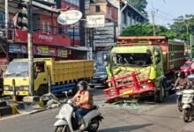 Kecelakaan Truk di Lampu Merah Gintung Ciputat Sebabkan Macet Parah Hingga Exit Tol Pamulang