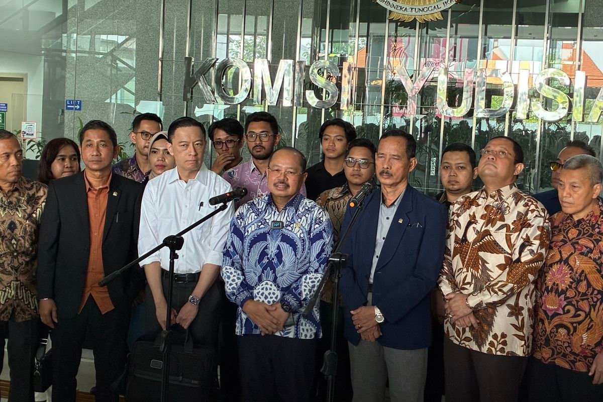 Komisi Yudisial Prioritaskan Laporan Tom Lembong, Soroti Dugaan Pelanggaran Etik Hakim