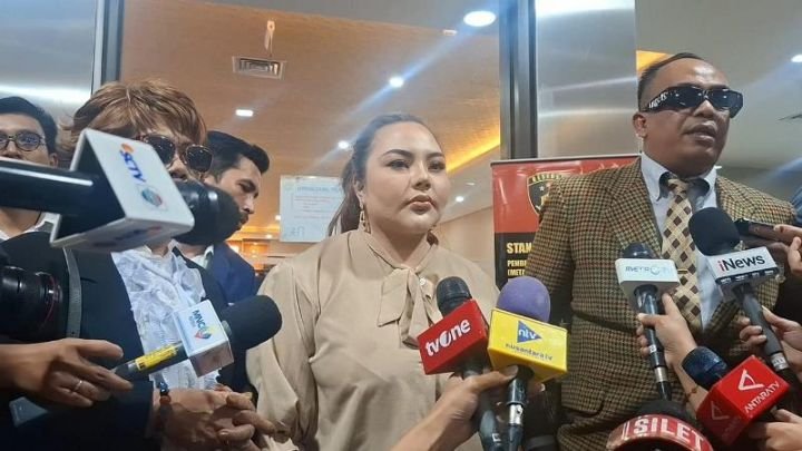 Lisa Mariana Jalani Tes DNA di Bareskrim Polri: “Semoga Tidak Ada Rekayasa”