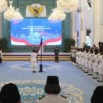 Mensesneg Kukuhkan 76 Anggota Paskibraka untuk HUT ke-80 RI di Istana Negara