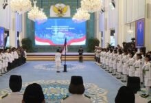 Mensesneg Kukuhkan 76 Anggota Paskibraka untuk HUT ke-80 RI di Istana Negara