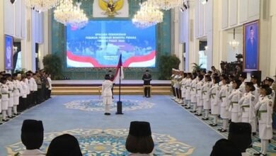Mensesneg Kukuhkan 76 Anggota Paskibraka untuk HUT ke-80 RI di Istana Negara