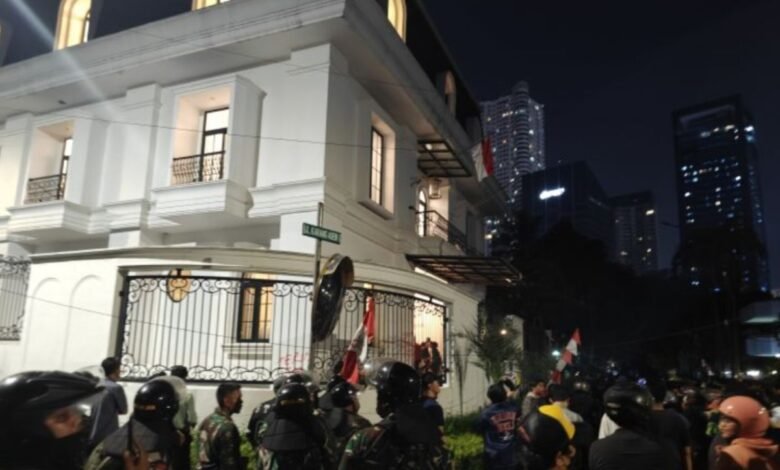 Rumah Eko Patrio Dijarah Massa di Setiabudi, Barang-Barang Berharga Raib
