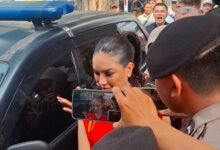 Sidang Nikita Mirzani Ricuh: Bentak Jaksa dan Pukul Meja, Hakim Skors Persidangan