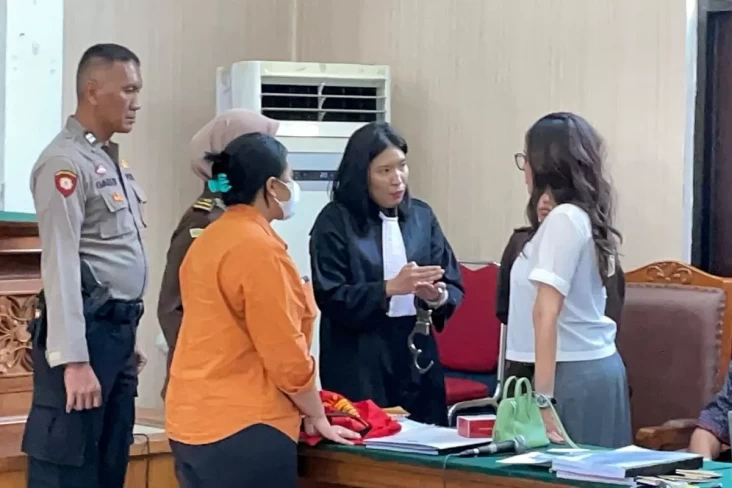 Nikita Mirzani Ngamuk di Sidang TPPU, Tolak Kembali ke Rutan dan Desak Pemutaran Rekaman Dugaan Intervensi