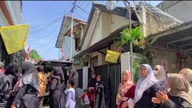 Suasana Haru Selimuti Rumah Duka Mpok Alpa di Ciganjur, Sejumlah Artis Hadir Melayat