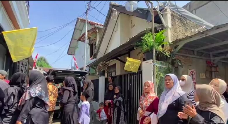 Suasana Haru Selimuti Rumah Duka Mpok Alpa di Ciganjur, Sejumlah Artis Hadir Melayat