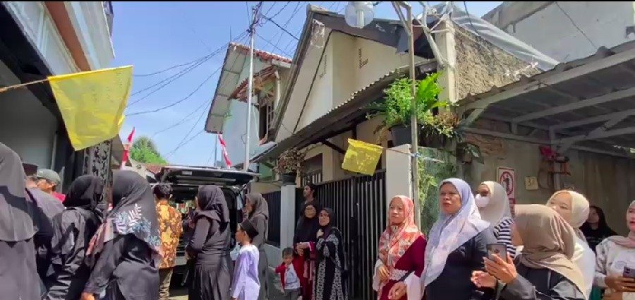 Suasana Haru Selimuti Rumah Duka Mpok Alpa di Ciganjur, Sejumlah Artis Hadir Melayat