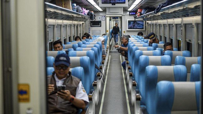 Usulan Gerbong Khusus Perokok di Kereta Api, Dikritik Keras: Dinilai Ngawur dan Langgar Regulasi