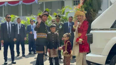 Wapres Gibran Rakabuming Raka Hadiri Upacara HUT ke-80 RI, Kompak Kenakan Pakaian Adat