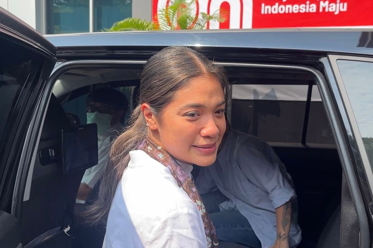 Istri Nadiem Makarim, Franka Franklin, Jenguk Suami di Rutan Salemba