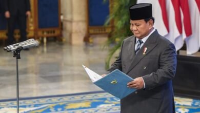 Presiden Prabowo Anugerahi Bintang Jasa Utama kepada Investor Global Ray Dalio di Istana Merdeka