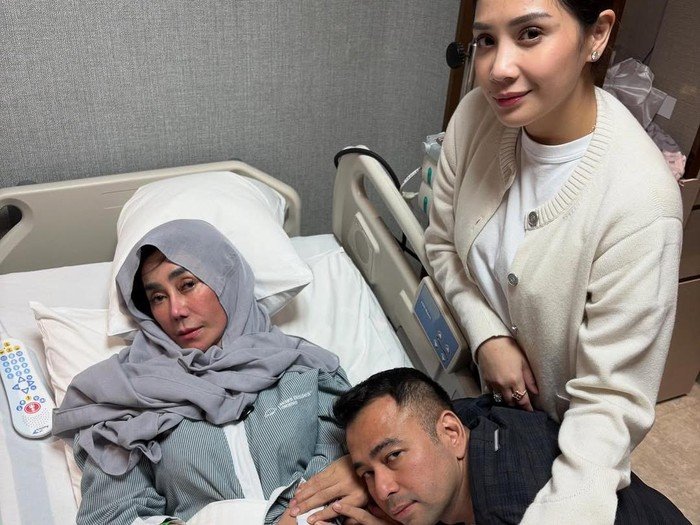 Raffi Ahmad Mohon Doa untuk Ibunda, Amy Qanita, yang Akan Jalani Operasi di Singapura