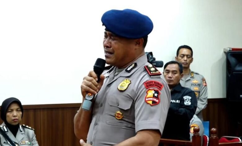 Tangis Kompol Cosmas Usai Dipecat Polri, Akui Tak Ada Niat Celakai Ojol