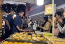 Wapres Gibran Blusukan ke Pos Siskamling dan Sentra Kue Subuh Pasar Senen