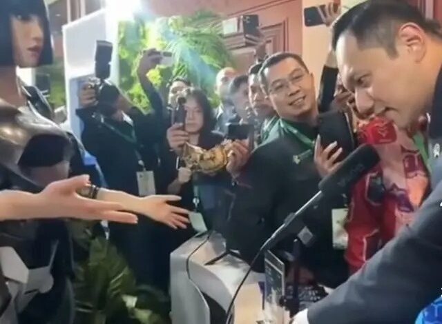 AHY Tanya Robot AI Cara Indonesia Maju, Jawabannya Bikin Heboh di Forum IISF 2025