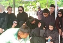 Olla Ramlan Ungkap Kesedihan Mendalam Usai Ibunda Meninggal Dunia, Sempat Pingsan di Pemakaman