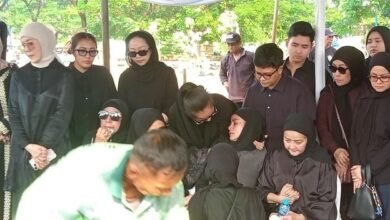 Olla Ramlan Ungkap Kesedihan Mendalam Usai Ibunda Meninggal Dunia, Sempat Pingsan di Pemakaman