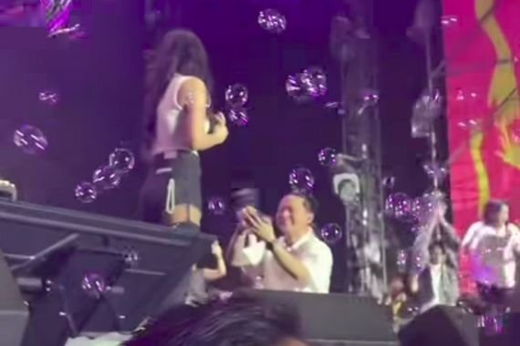 Erika Carlina Dilamar DJ Bravy di Atas Panggung Synchronize Fest 2025, Ribuan Penonton Jadi Saksi