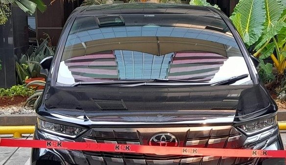 KPK Kembalikan Mobil Alphard yang Disita dari Rumah Eks Wamenaker Immanuel Ebenezer