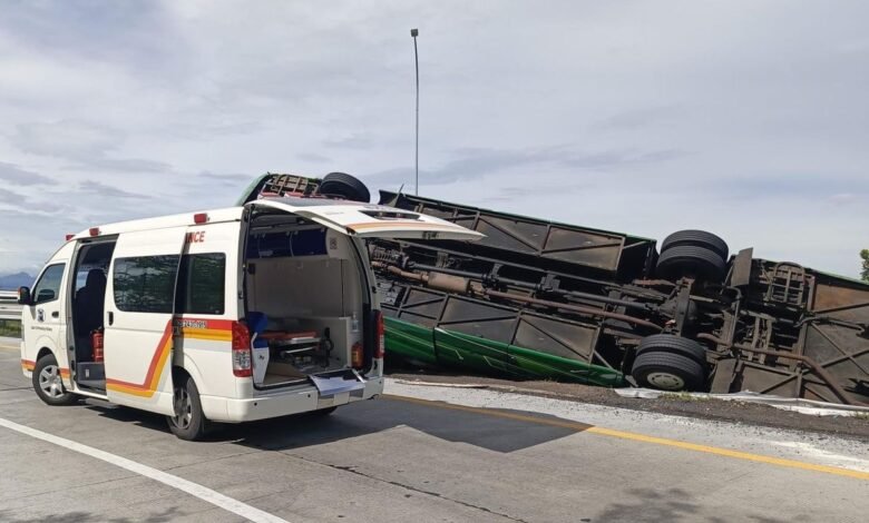 Bus Rombongan FKK Bendan Ngisor Terguling di Tol Pemalang, 4 Tewas dan Belasan Luka-Luka