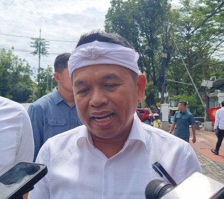 Gubernur Jawa Barat (Jabar) Dedi Mulyadi menegaskan tidak ada dana Anggaran Pendapatan dan Belanja Daerah (APBD) yang mengendap di bank