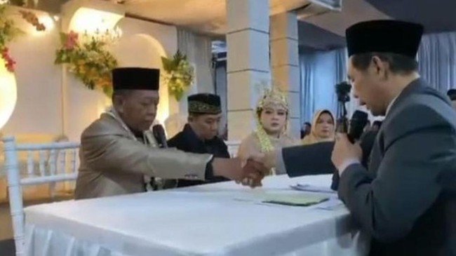 Pernikahan Mbah Tarman (74) dan Shela (24) Berujung Laporan Polisi, Mahar Cek Rp3 Miliar Disorot Keasliannya