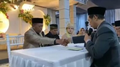 Viral Kakek 74 Tahun Nikahi Gadis 24 Tahun di Pacitan, Mahar Cek Rp 3 Miliar Jadi Sorotan Warganet