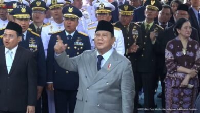 Presiden Prabowo Ikut Bernyanyi Usai Upacara Hari Kesaktian Pancasila, Suasana Khidmat Berubah Meriah