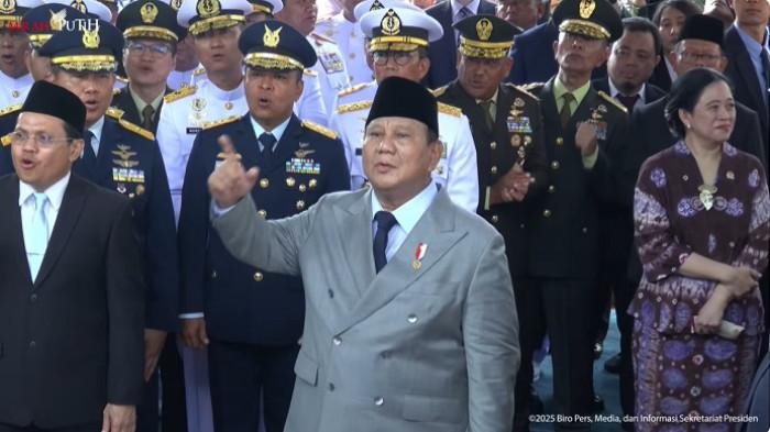 Presiden Prabowo Ikut Bernyanyi Usai Upacara Hari Kesaktian Pancasila, Suasana Khidmat Berubah Meriah