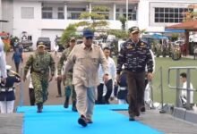 Presiden Prabowo Saksikan Parade Kapal Perang TNI AL HUT ke-80 di Teluk Jakarta