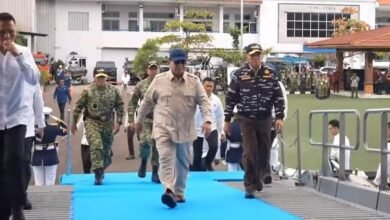 Presiden Prabowo Saksikan Parade Kapal Perang TNI AL HUT ke-80 di Teluk Jakarta
