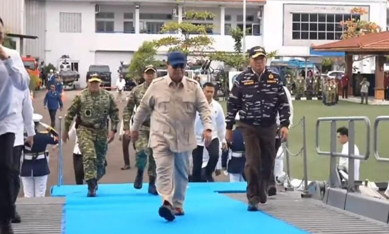 Presiden Prabowo Saksikan Parade Kapal Perang TNI AL HUT ke-80 di Teluk Jakarta