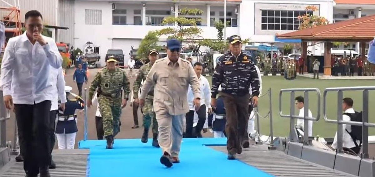 Presiden Prabowo Saksikan Parade Kapal Perang TNI AL HUT ke-80 di Teluk Jakarta