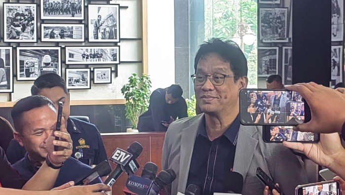 Menkeu Purbaya Tegas: Pelaku Impor Pakaian Bekas Akan Didenda dan Diblacklist Permanen
